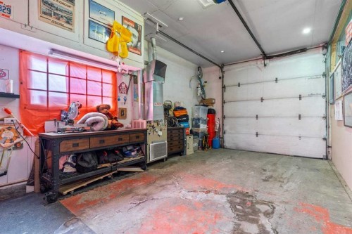 1509 38 Street Se, Calgary, AB - Indoor Photo Showing Garage