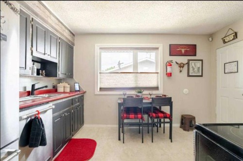 1509 38 Street Se, Calgary, AB - Indoor