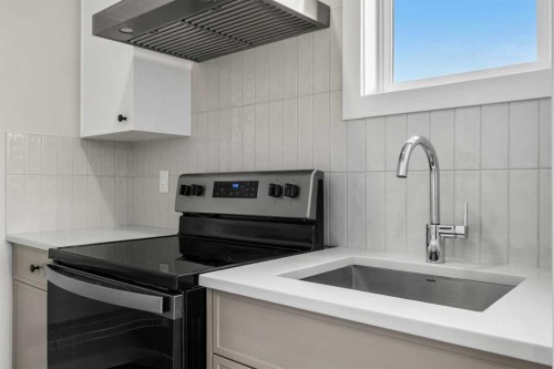 151 Dawson Wharf Mount, Chestermere, AB - Indoor Photo Showing Kitchen