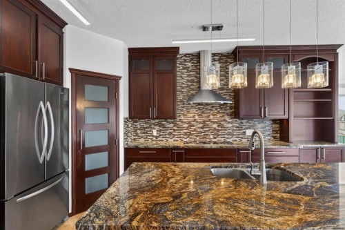 154 Sienna Ridge Landing Sw, Calgary, AB - Indoor Photo Showing Kitchen With Double Sink With Upgraded Kitchen