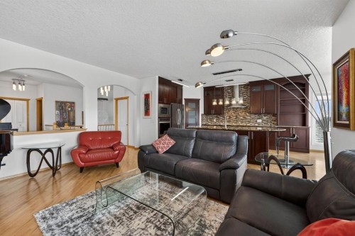 154 Sienna Ridge Landing Sw, Calgary, AB - Indoor Photo Showing Living Room