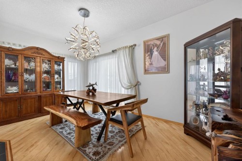 154 Sienna Ridge Landing Sw, Calgary, AB - Indoor Photo Showing Dining Room