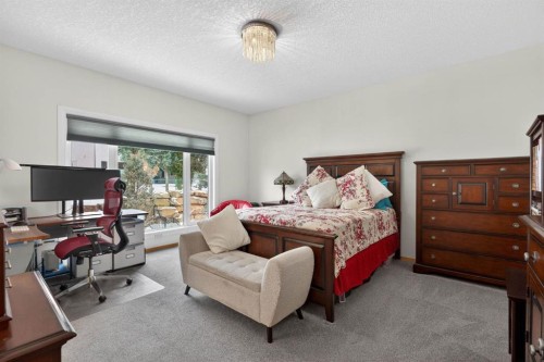 154 Sienna Ridge Landing Sw, Calgary, AB - Indoor Photo Showing Bedroom