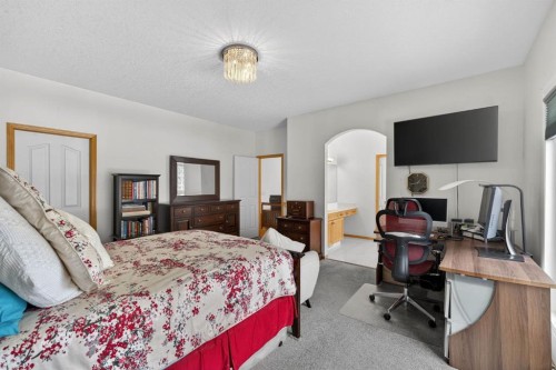 154 Sienna Ridge Landing Sw, Calgary, AB - Indoor Photo Showing Bedroom