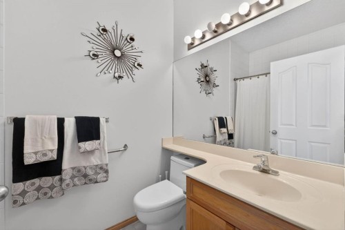 154 Sienna Ridge Landing Sw, Calgary, AB - Indoor Photo Showing Bathroom