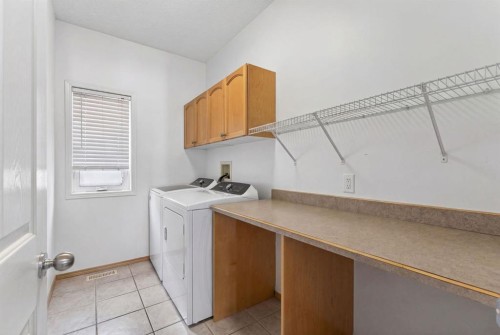 154 Sienna Ridge Landing Sw, Calgary, AB - Indoor Photo Showing Laundry Room