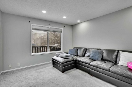 39 Douglasview Road Se, Calgary, AB - Indoor
