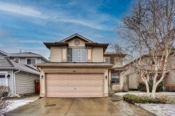 39 Douglasview Road SE Calgary, AB T2Z 2S8