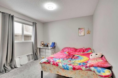 39 Douglasview Road Se, Calgary, AB - Indoor Photo Showing Bedroom