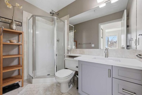 206-910 18 Avenue Sw, Calgary, AB - Indoor Photo Showing Bathroom