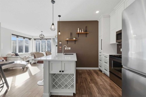 206-910 18 Avenue Sw, Calgary, AB - Indoor Photo Showing Kitchen