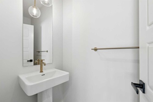 175 Herron Landing Ne, Calgary, AB - Indoor Photo Showing Bathroom