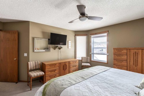 912 Riverside Drive Nw, High River, AB - Indoor Photo Showing Bedroom