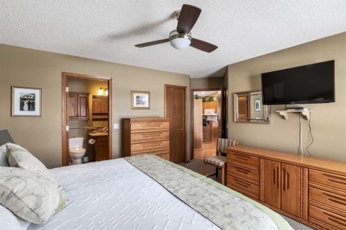 912 Riverside Drive Nw, High River, AB - Indoor Photo Showing Bedroom