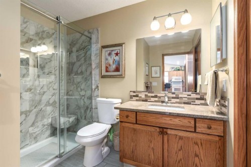 912 Riverside Drive Nw, High River, AB - Indoor Photo Showing Bathroom