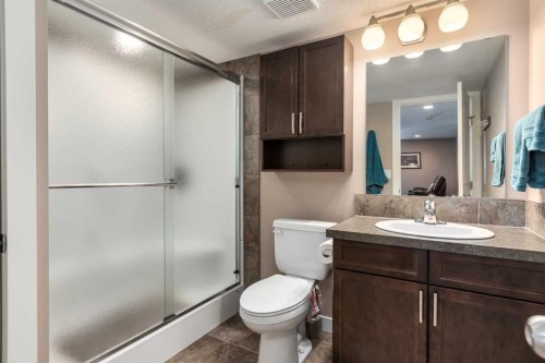 912 Riverside Drive Nw, High River, AB - Indoor Photo Showing Bathroom