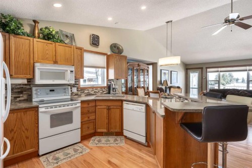 912 Riverside Drive Nw, High River, AB - Indoor Photo Showing Kitchen