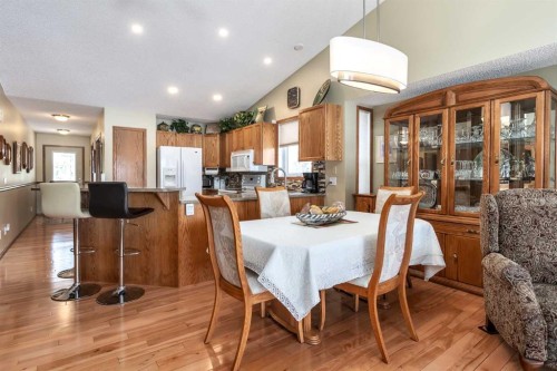 912 Riverside Drive Nw, High River, AB - Indoor Photo Showing Dining Room