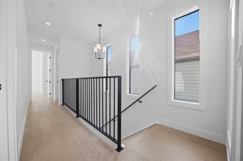 806 23 Avenue Se, Calgary, AB - Indoor Photo Showing Other Room