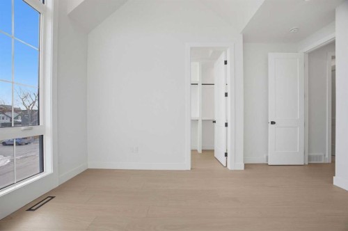 806 23 Avenue Se, Calgary, AB - Indoor Photo Showing Other Room