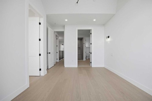 806 23 Avenue Se, Calgary, AB - Indoor Photo Showing Other Room