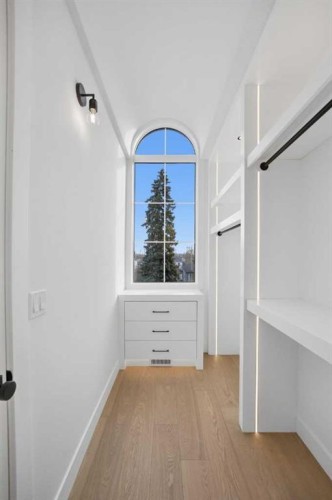 806 23 Avenue Se, Calgary, AB - Indoor Photo Showing Other Room