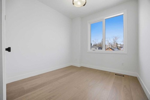 806 23 Avenue Se, Calgary, AB - Indoor Photo Showing Other Room