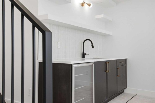 806 23 Avenue Se, Calgary, AB - Indoor Photo Showing Other Room