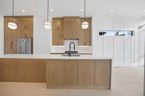 806 23 Avenue Se, Calgary, AB - Indoor Photo Showing Kitchen