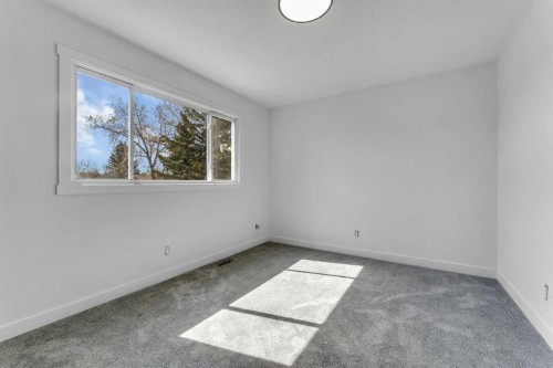 62 Deer Ridge Way Se, Calgary, AB - Indoor Photo Showing Other Room