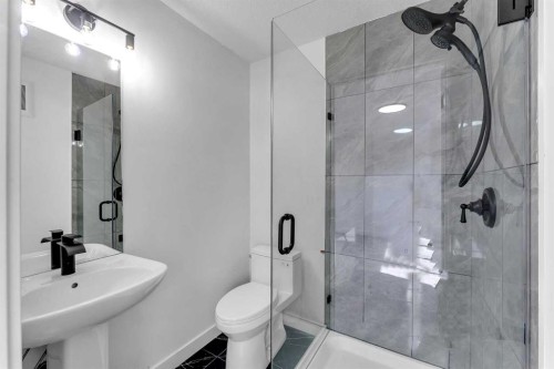 62 Deer Ridge Way Se, Calgary, AB - Indoor Photo Showing Bathroom