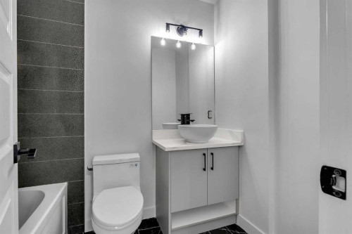 62 Deer Ridge Way Se, Calgary, AB - Indoor Photo Showing Bathroom