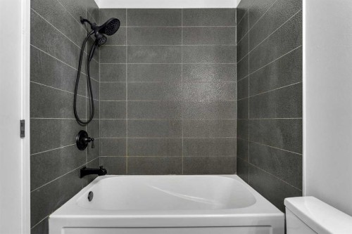 62 Deer Ridge Way Se, Calgary, AB - Indoor Photo Showing Bathroom