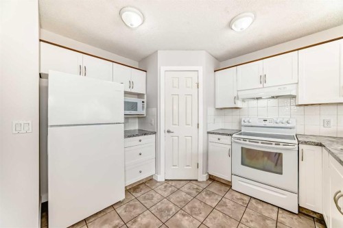 57 Cimarron Meadows Crescent, Okotoks, AB - Indoor Photo Showing Kitchen