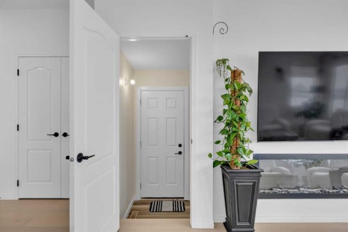 76 Edith Mews Nw, Calgary, AB - Indoor Photo Showing Other Room