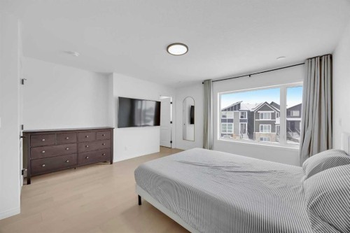 76 Edith Mews Nw, Calgary, AB - Indoor Photo Showing Bedroom