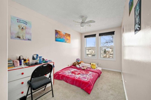 124 Berkley Way Nw, Calgary, AB - Indoor Photo Showing Bedroom