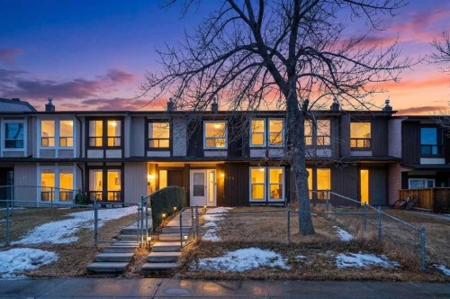124 Berkley Way Nw, Calgary, AB - Outdoor With Facade