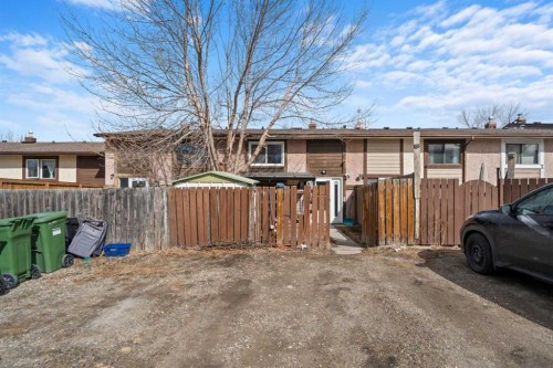 124 Berkley Way Nw, Calgary, AB - Outdoor