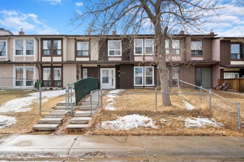 124 Berkley Way Nw, Calgary, AB - Outdoor With Facade