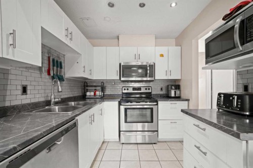 124 Berkley Way Nw, Calgary, AB - Indoor Photo Showing Kitchen With Double Sink With Upgraded Kitchen