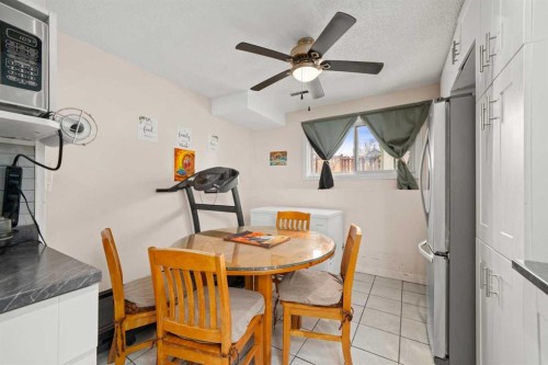 124 Berkley Way Nw, Calgary, AB - Indoor Photo Showing Dining Room
