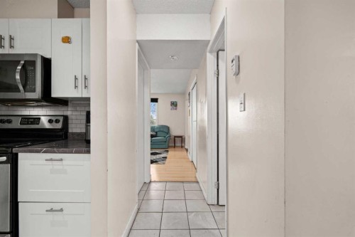 124 Berkley Way Nw, Calgary, AB - Indoor Photo Showing Other Room