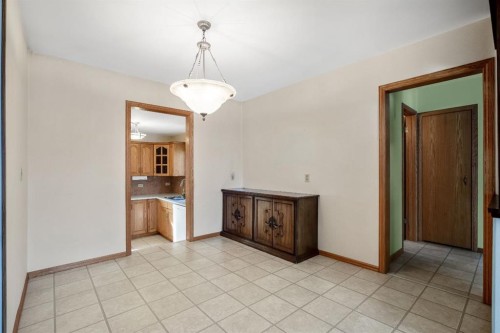 47 Montrose Crescent Ne, Calgary, AB - Indoor