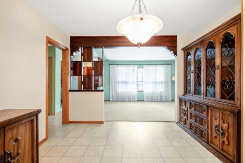 47 Montrose Crescent Ne, Calgary, AB - Indoor