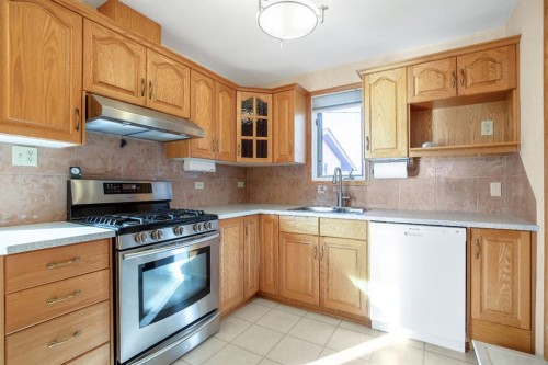47 Montrose Crescent Ne, Calgary, AB - Indoor Photo Showing Kitchen