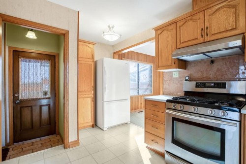 47 Montrose Crescent Ne, Calgary, AB - Indoor Photo Showing Kitchen