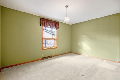 47 Montrose Crescent Ne, Calgary, AB - Indoor Photo Showing Other Room