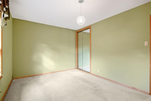 47 Montrose Crescent Ne, Calgary, AB - Indoor Photo Showing Other Room