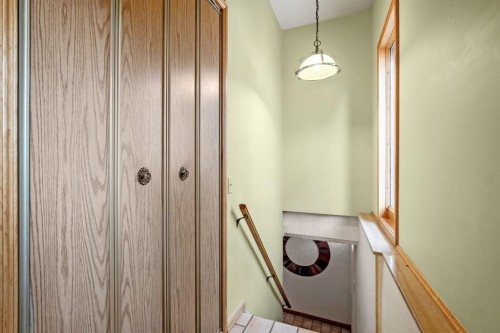 47 Montrose Crescent Ne, Calgary, AB - Indoor Photo Showing Other Room